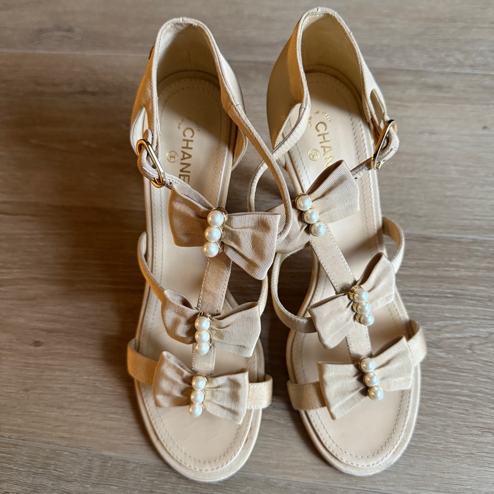 CHANEL Grosgrain Pearl Bow Sandals